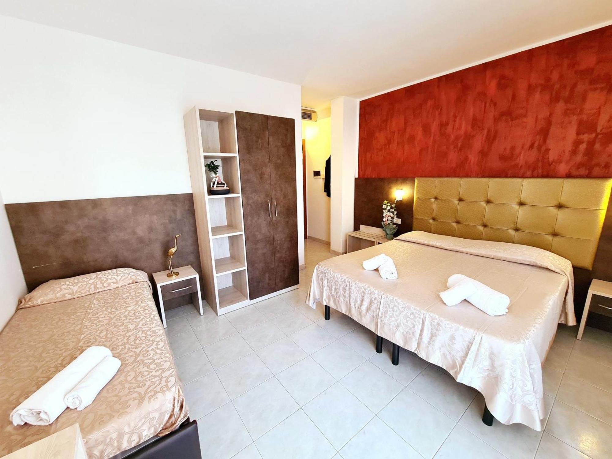 Hotel Laura Cesenatico Quarto foto